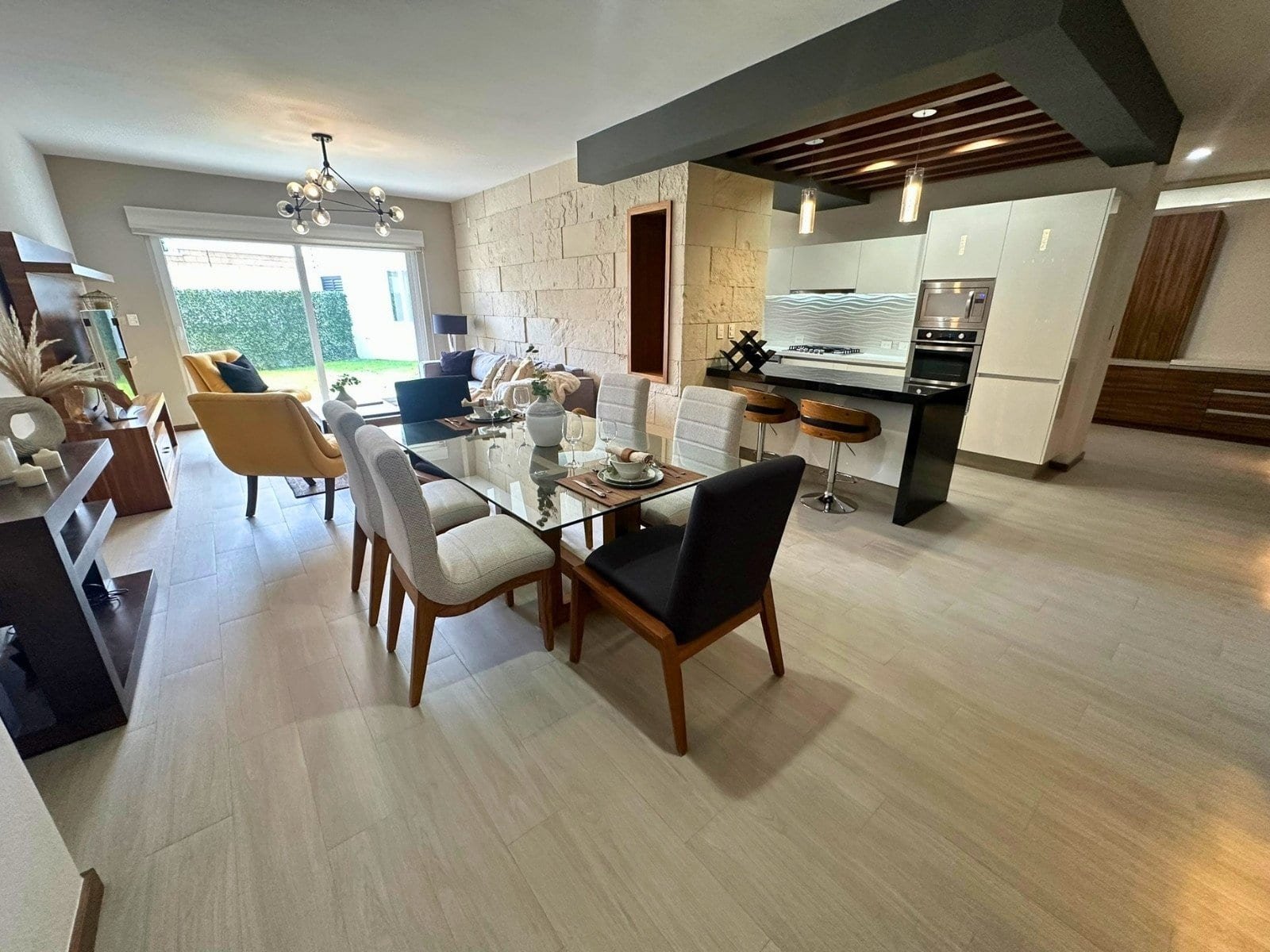 comedor y sala de departamentos en cumbres del lago, Querétaro.