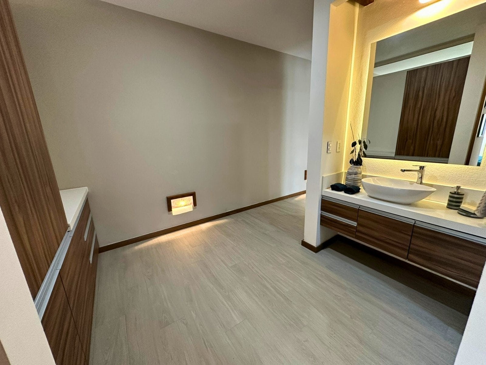 baño y closet de departamentos en cumbres del lago, Querétaro.