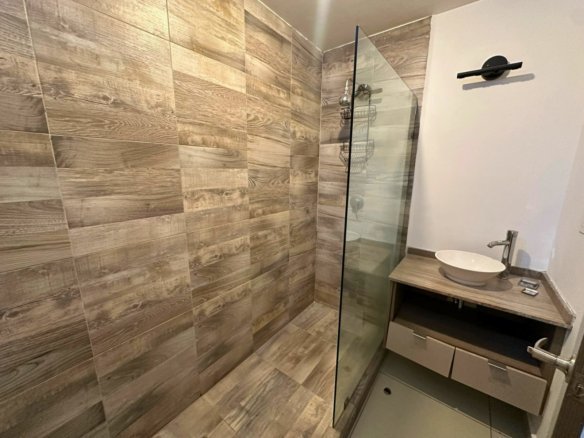 baño 2 de departamento frente a HEB Zibatá Querétaro.