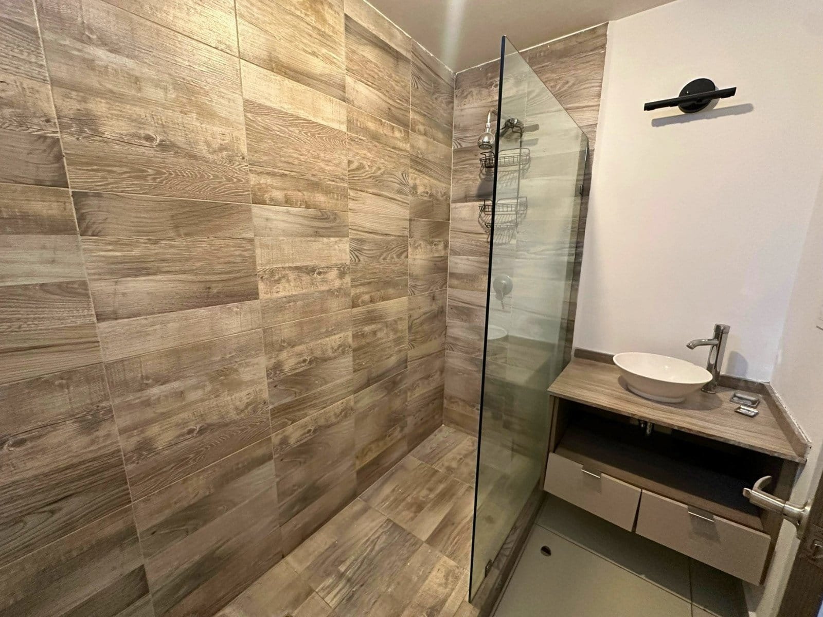 baño 2 de departamento frente a HEB Zibatá Querétaro.