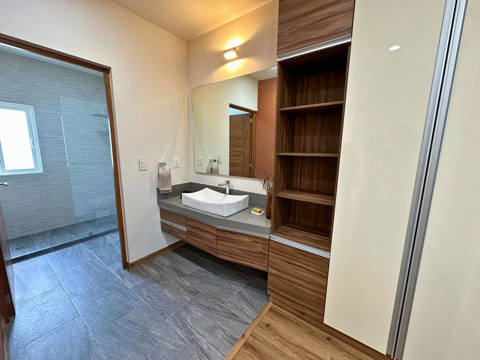 baño principal de departamentos en cumbres del lago, Querétaro.