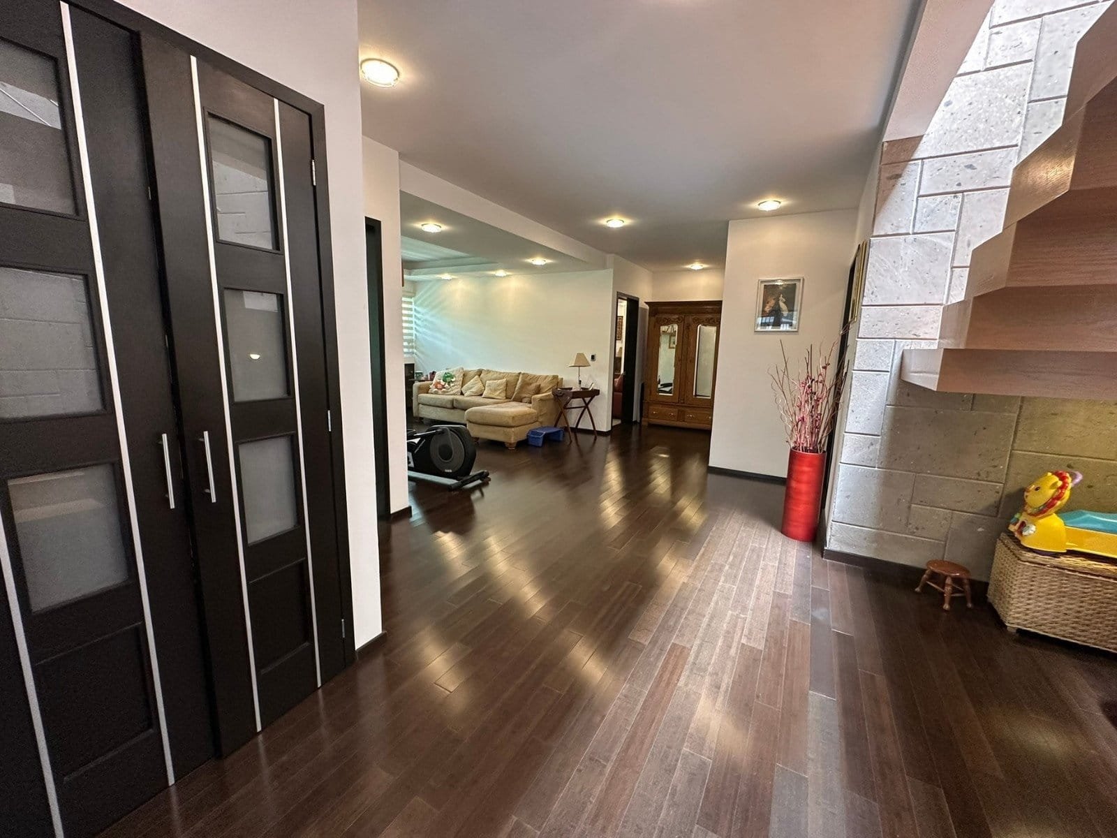 pasillo de casa en venta en El Campanario Querétaro.