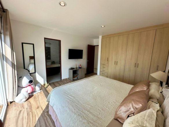 recmara 3 otra vista. casa con amplio jardín en Zibatá. Condominio Garambullo.