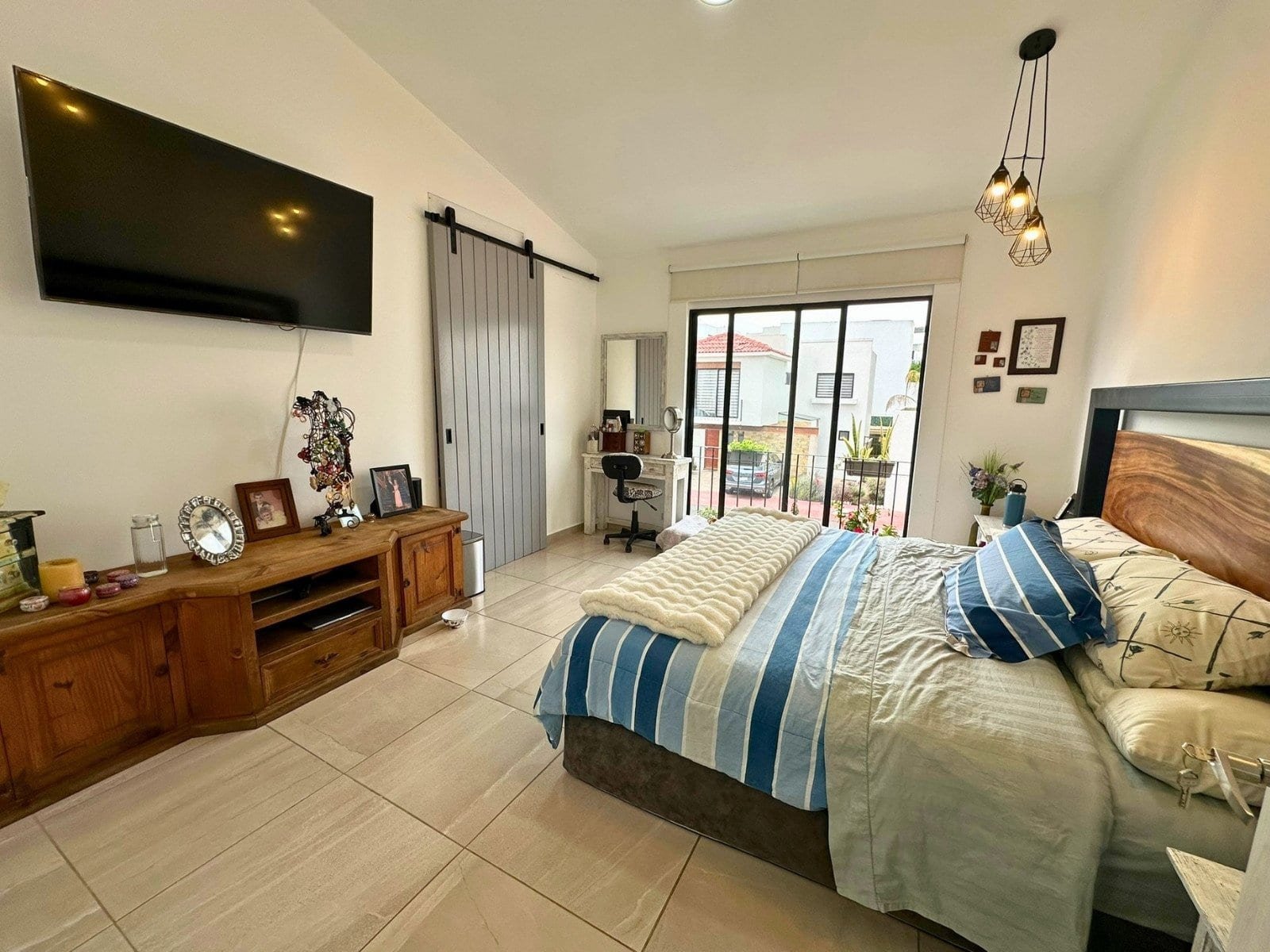 recámara principal de casa en Zibatá con 3 recámaras con baño.