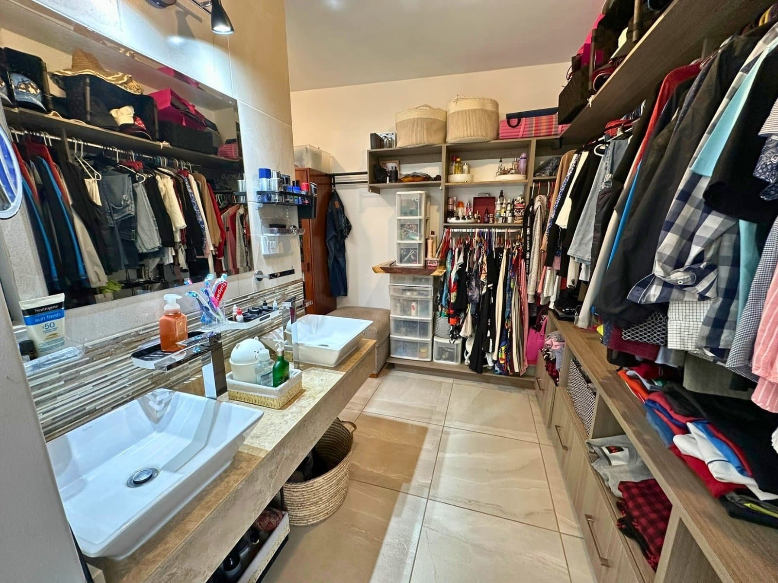 vestidor de casa en Zibatá con 3 recámaras con baño.