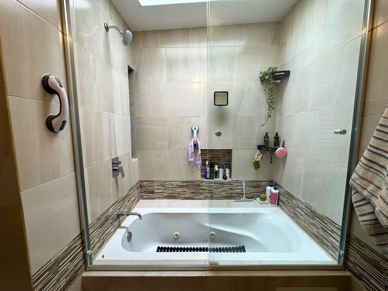 tina con hidromasaje de casa en Zibatá con 3 recámaras con baño.