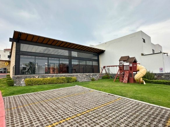 casa club de casa en Zibatá con 3 recámaras con baño.