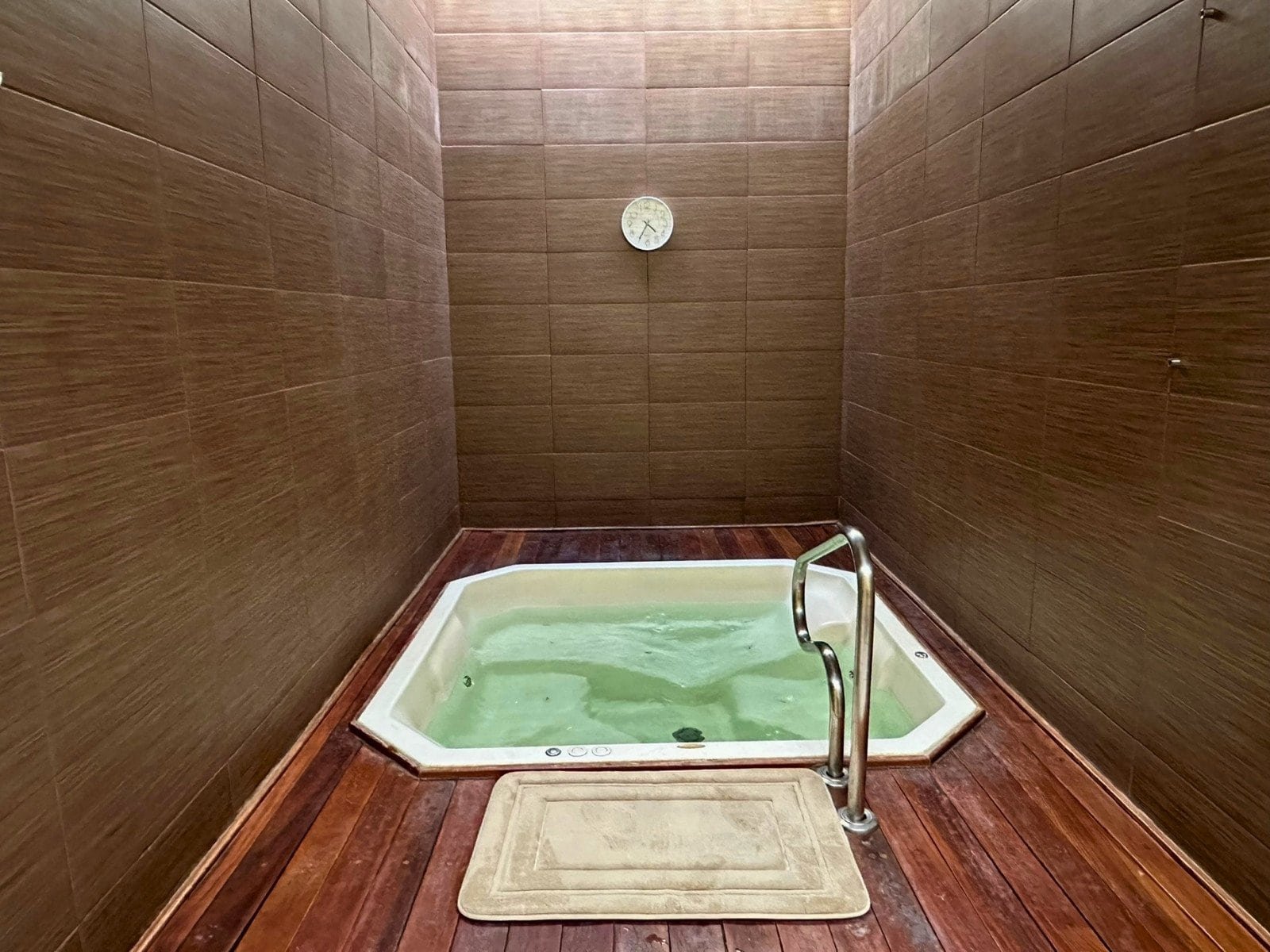 jacuzzi de casa con amplio jardín en Zibatá. Condominio Garambullo.