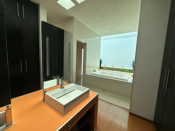 tina de casa en venta Balcones de Juriquilla