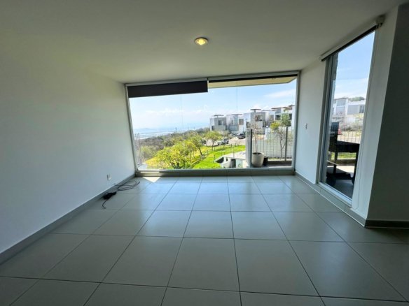 vista de sala de departamento frente a HEB Zibatá Querétaro.