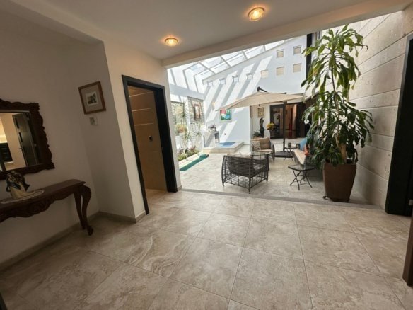 recibidor de casa en venta en El Campanario Querétaro.