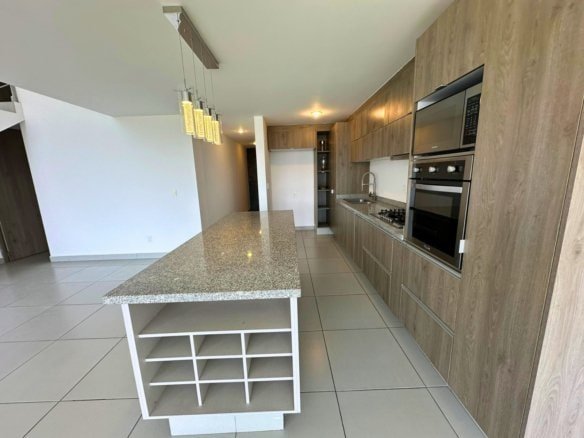 cocina 2 de departamento frente a HEB Zibatá Querétaro.