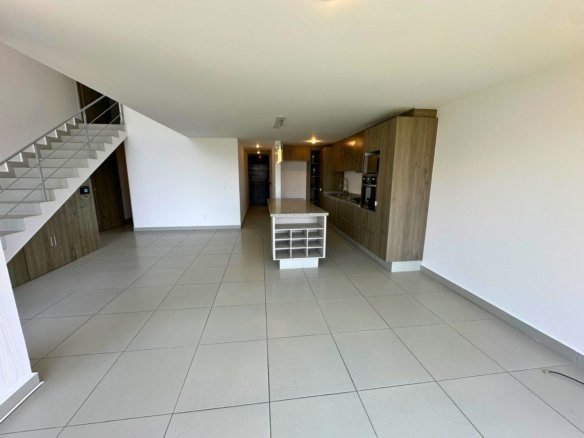 planta baja de departamento frente a HEB Zibatá Querétaro.