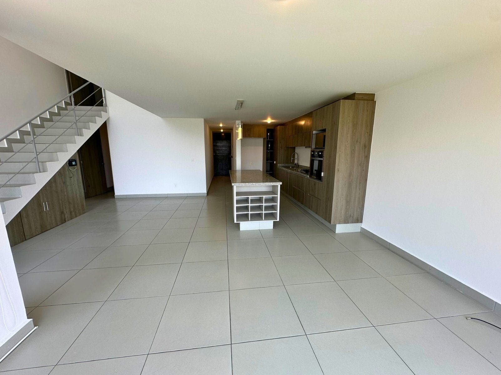 planta baja de departamento frente a HEB Zibatá Querétaro.