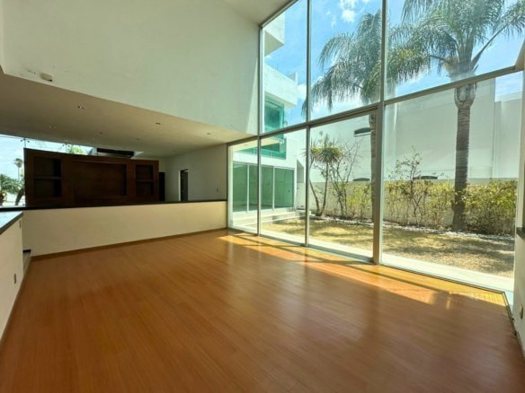 sala doble altura de casa en venta Balcones de Juriquilla