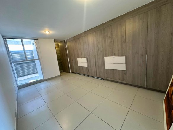 recamara 1 de departamento frente a HEB Zibatá Querétaro.