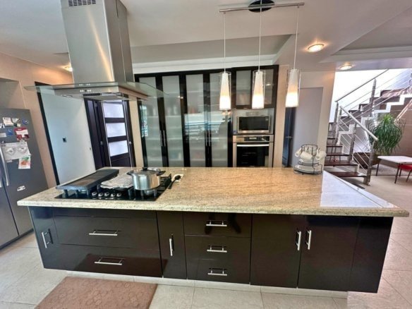 cocina integral de casa en venta en El Campanario Querétaro.