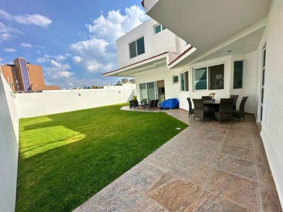 jardín 1 de casa con amplio jardín en Zibatá. Condominio Garambullo.