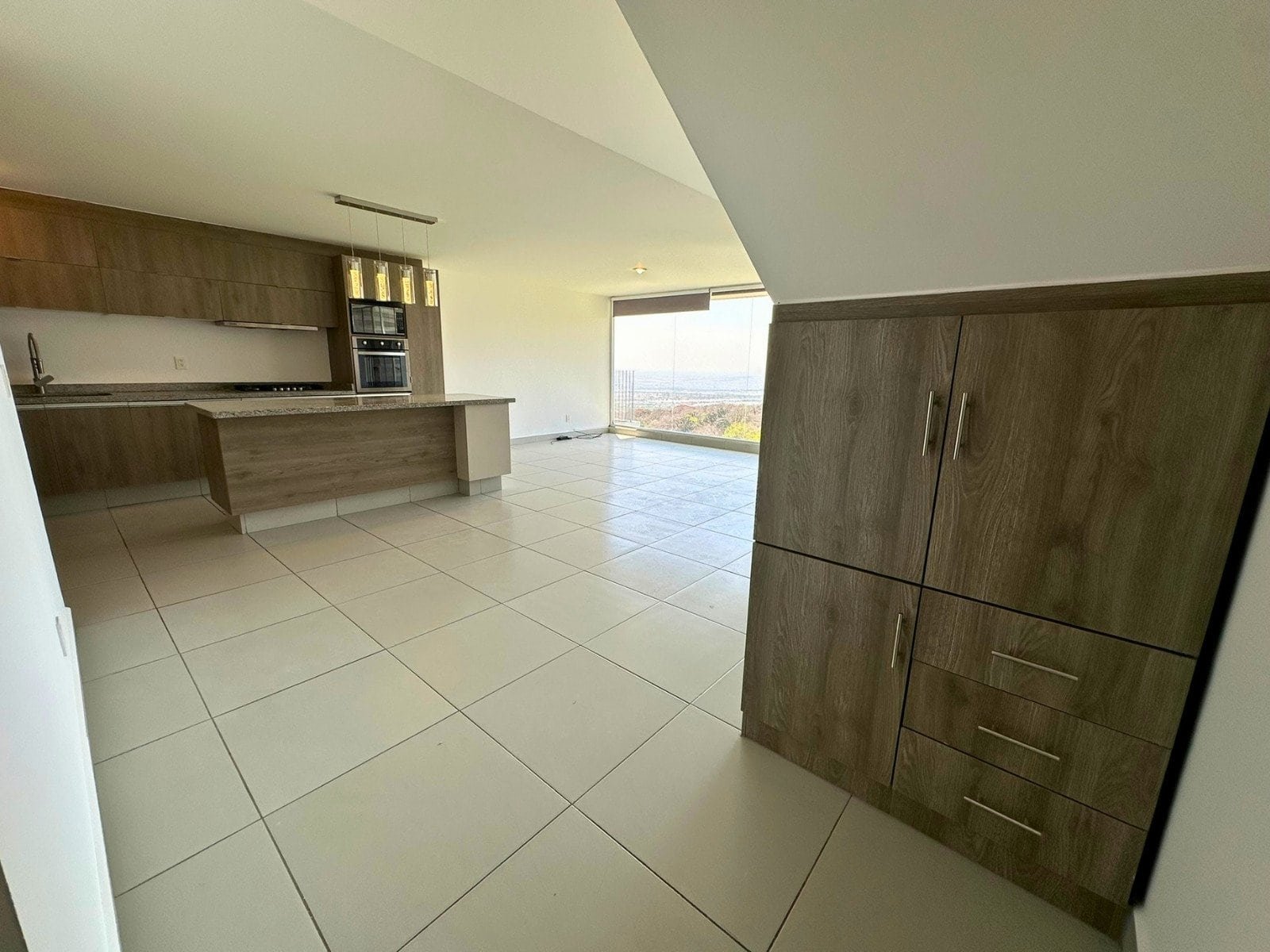 closet de blancos de departamento frente a HEB Zibatá Querétaro.