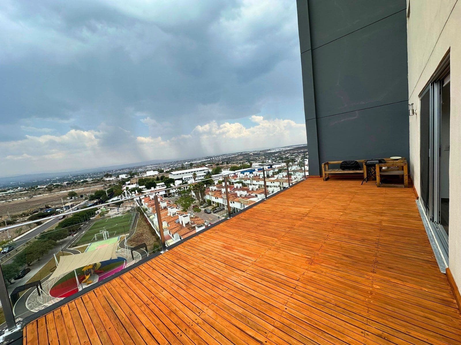 terraza vista 2 de departamento en Biosfera Towers Juriquilla, Querétaro.
