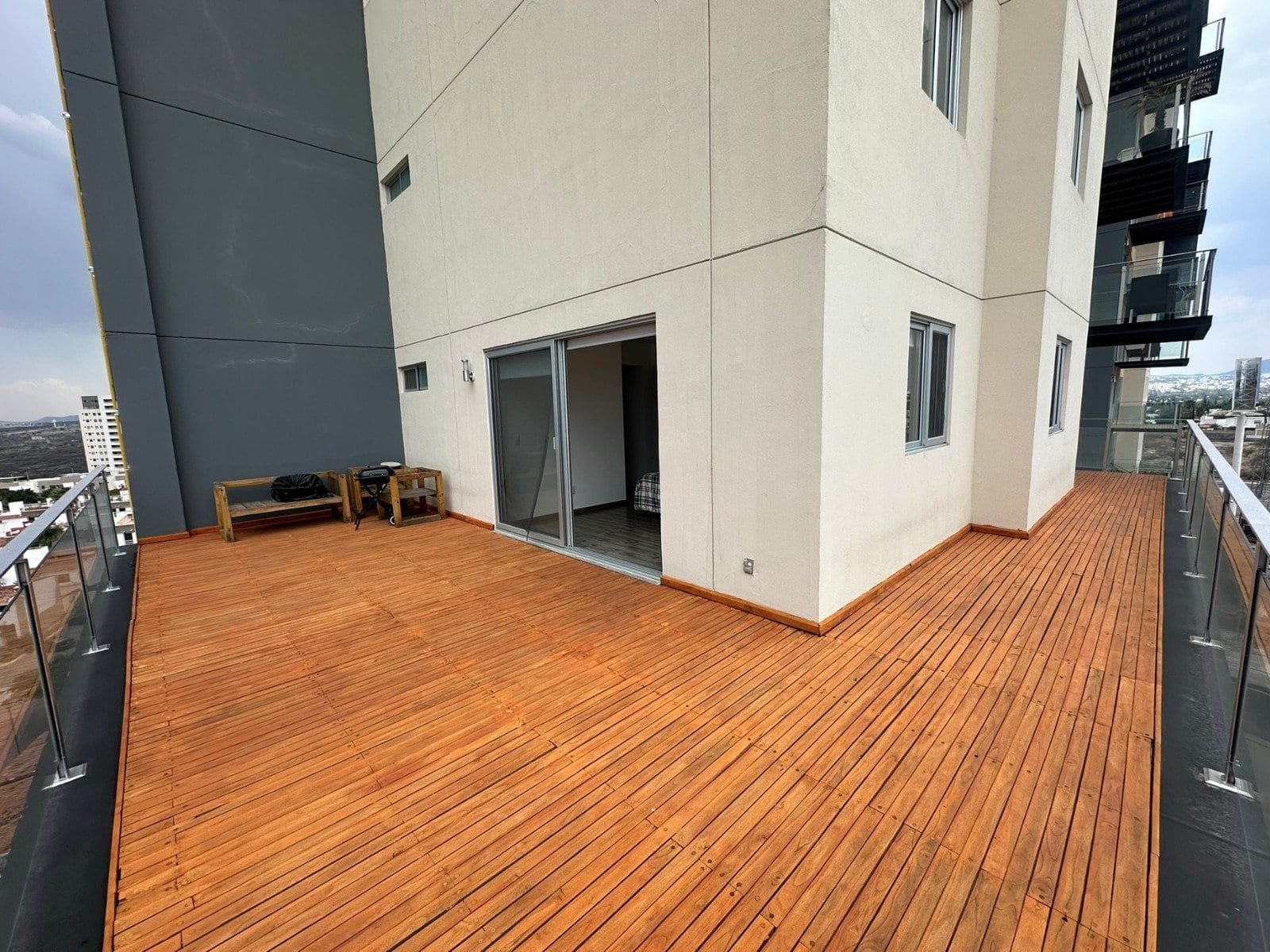 terraza completa de departamento en Biosfera Towers Juriquilla, Querétaro.
