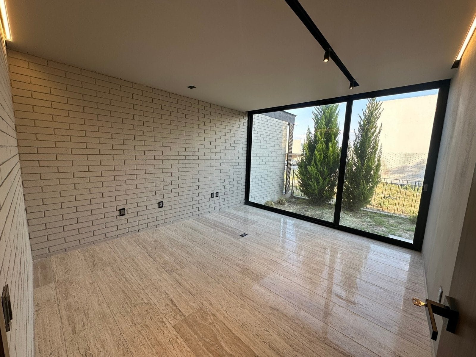 estudio o recámara planta baja de casa en campanario norte, Querétaro.