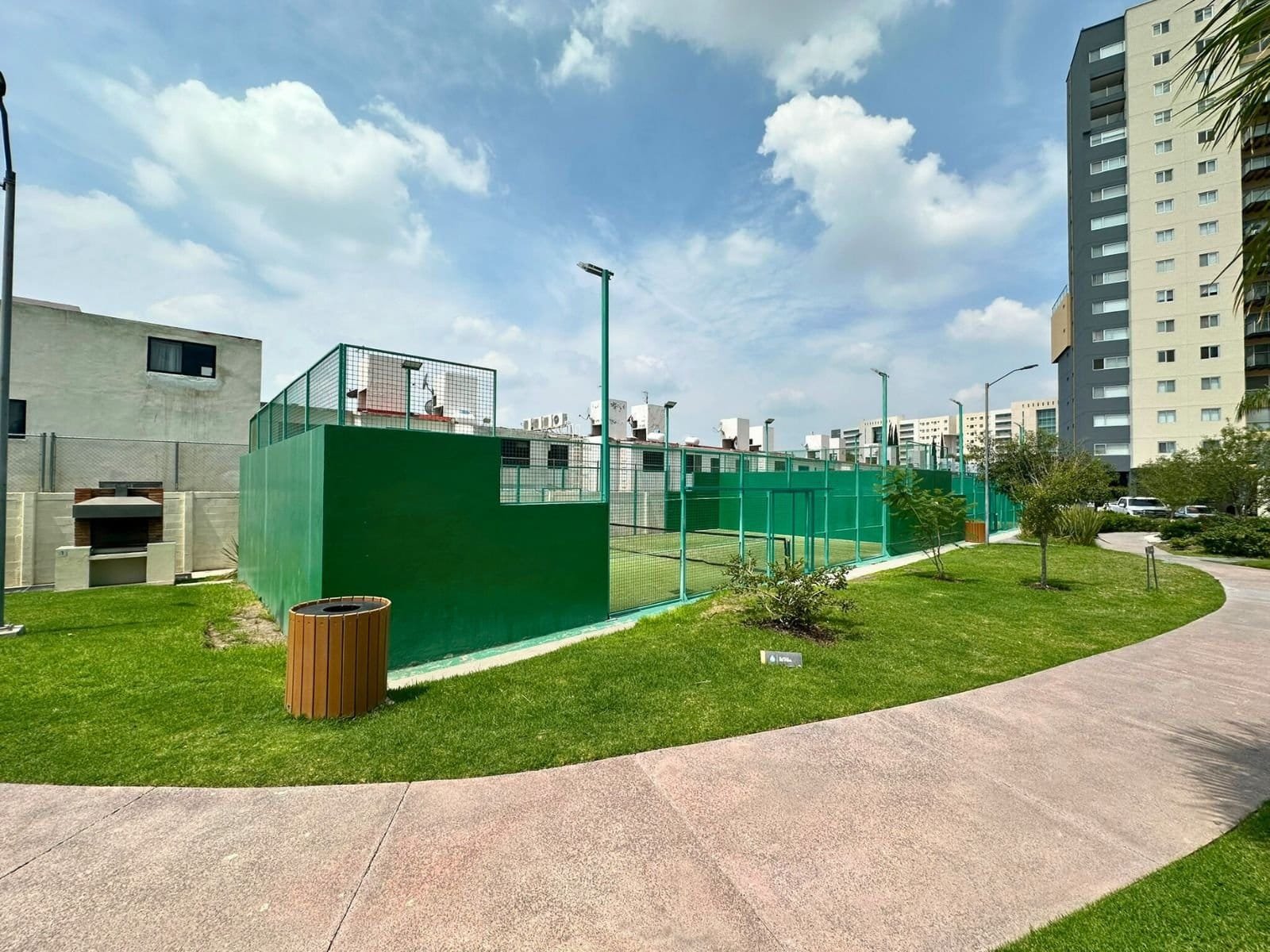cancha de pádel de departamento en Biosfera Towers Juriquilla, Querétaro.