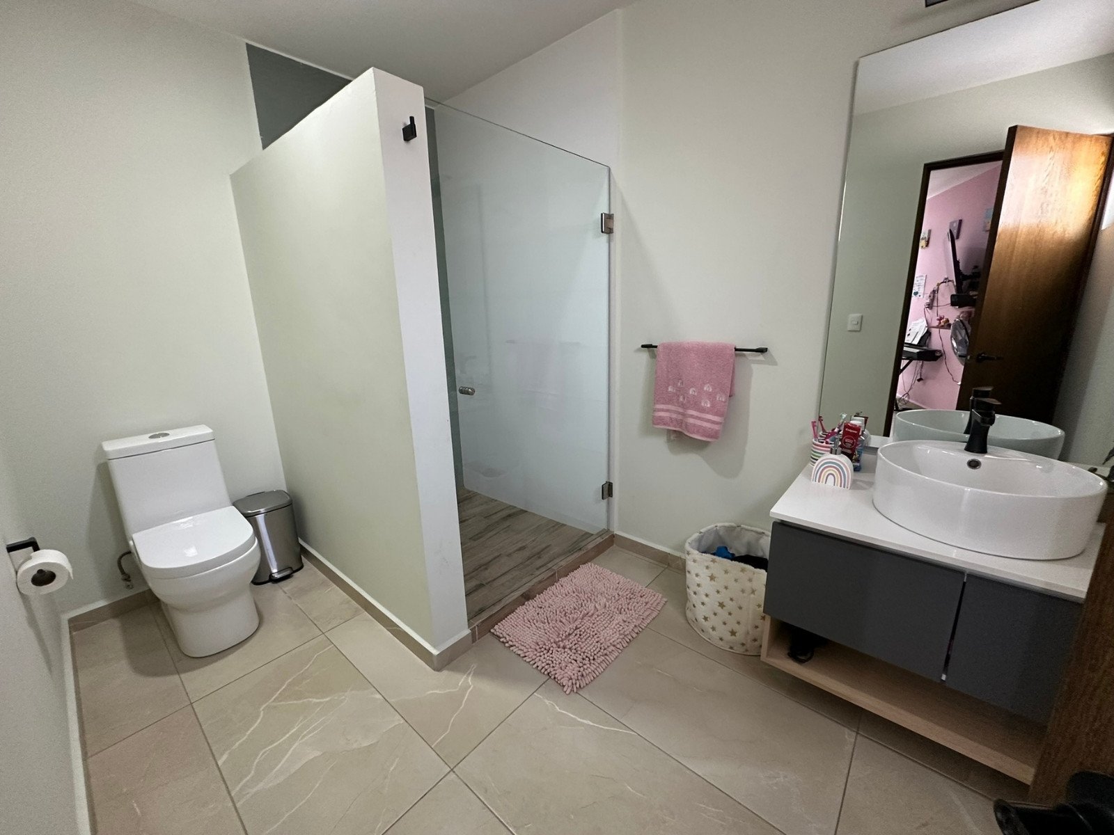 baño 3 de casa de 4 recamaras en Zibatá, Querétaro.