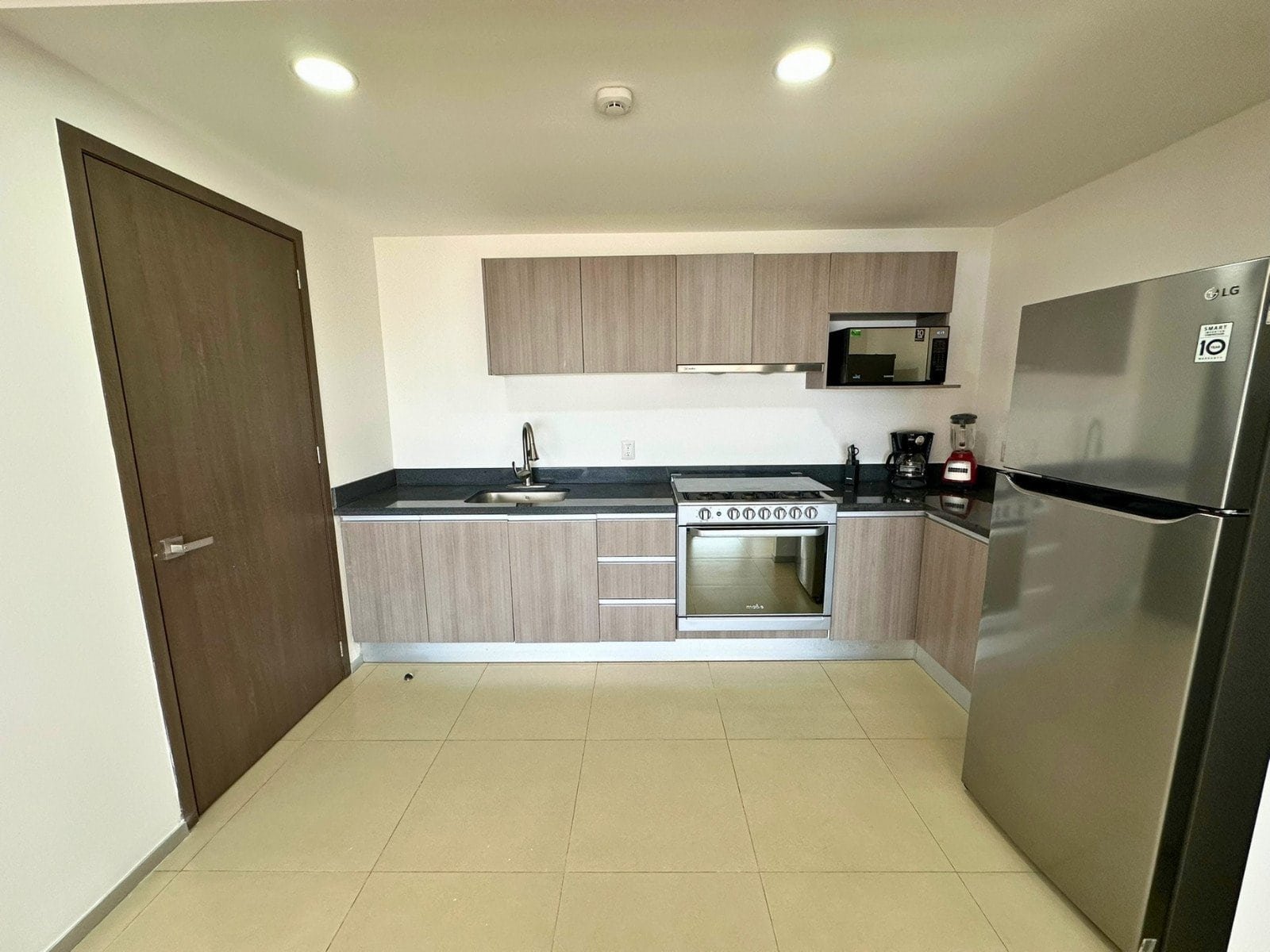 cocina de departamento en Biosfera Towers Juriquilla, Querétaro.
