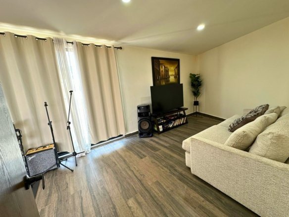family room de casa de 4 recamaras en Zibatá, Querétaro.
