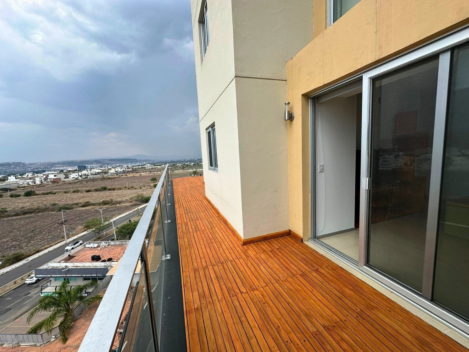 terraza de departamento en Biosfera Towers Juriquilla, Querétaro.