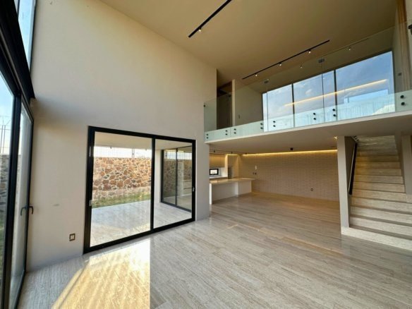 sala doble altura 2 de casa en campanario norte, Querétaro.