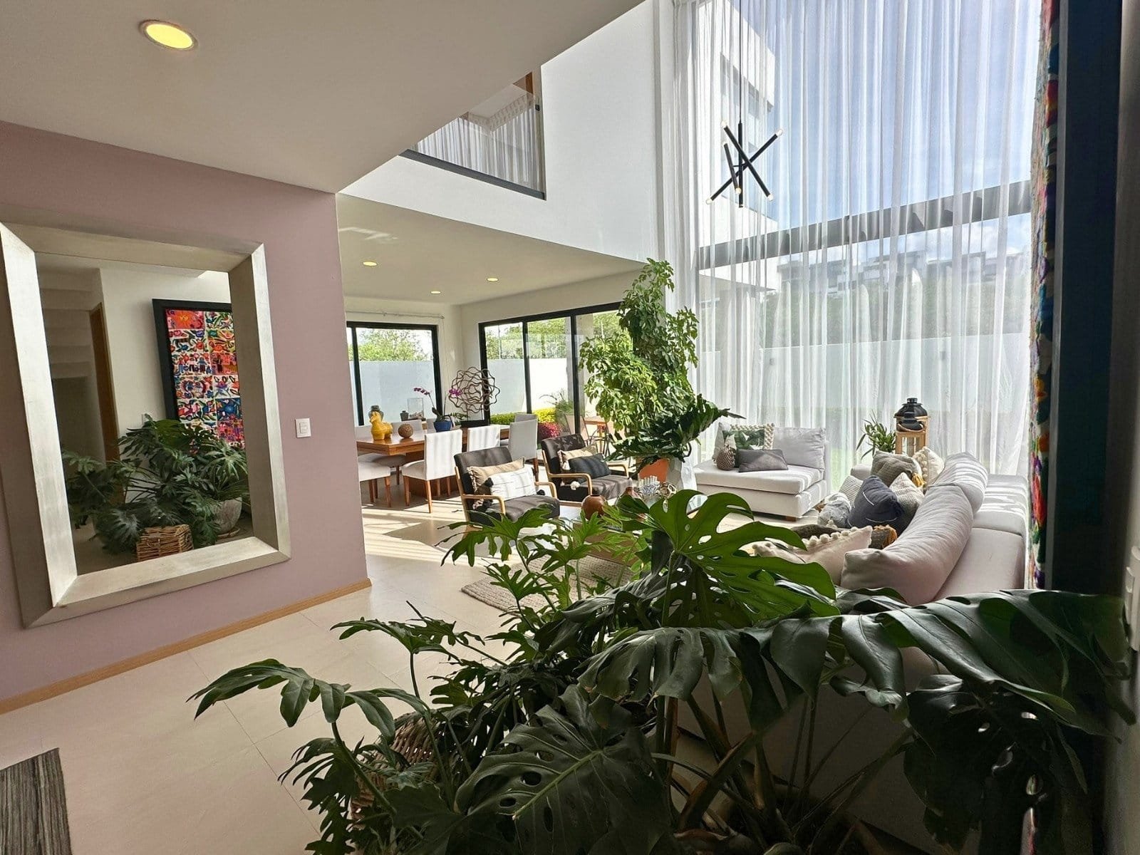 sala de casa en Zibatá con recámaras muy amplias.