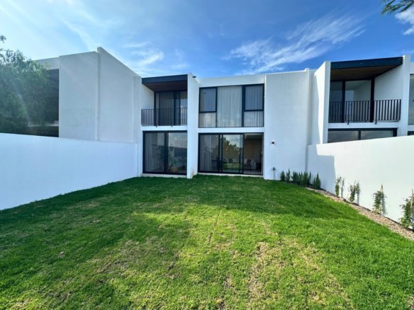 jardín de casas en Zibata con jardín amplio de 90m2!