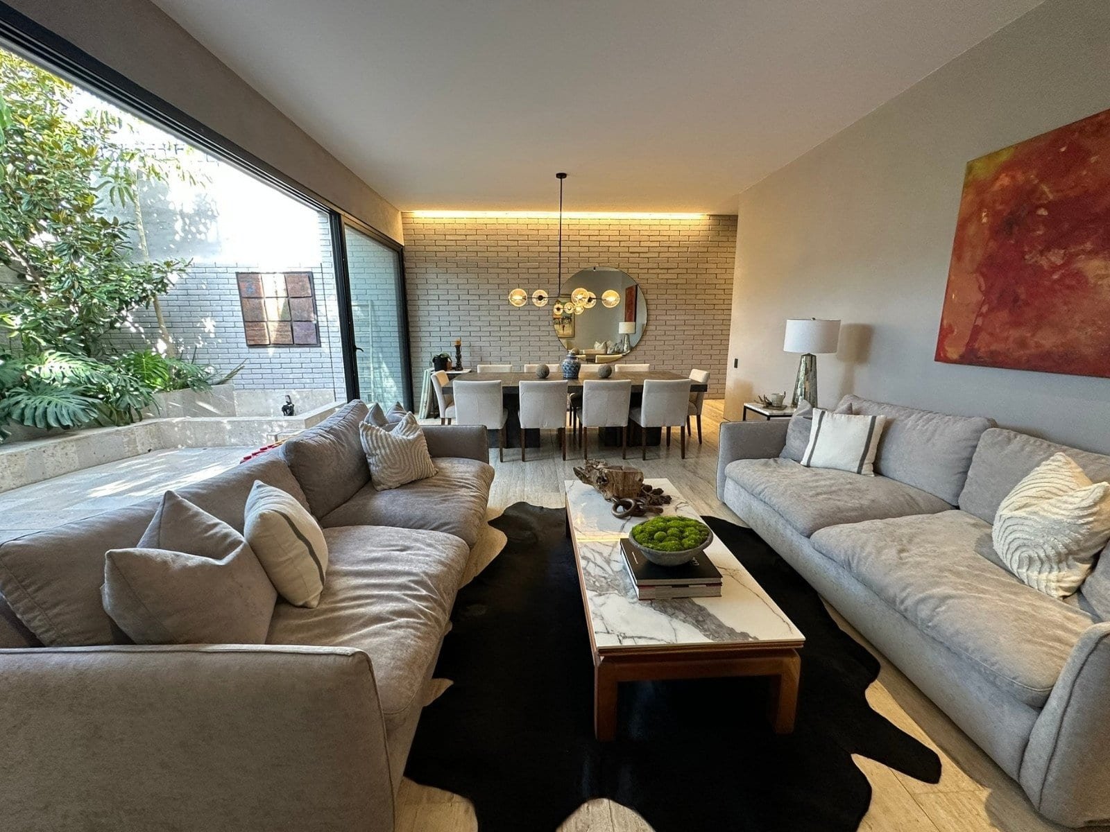 sala comedor y jardin de casa en residencial mayorazgo.
