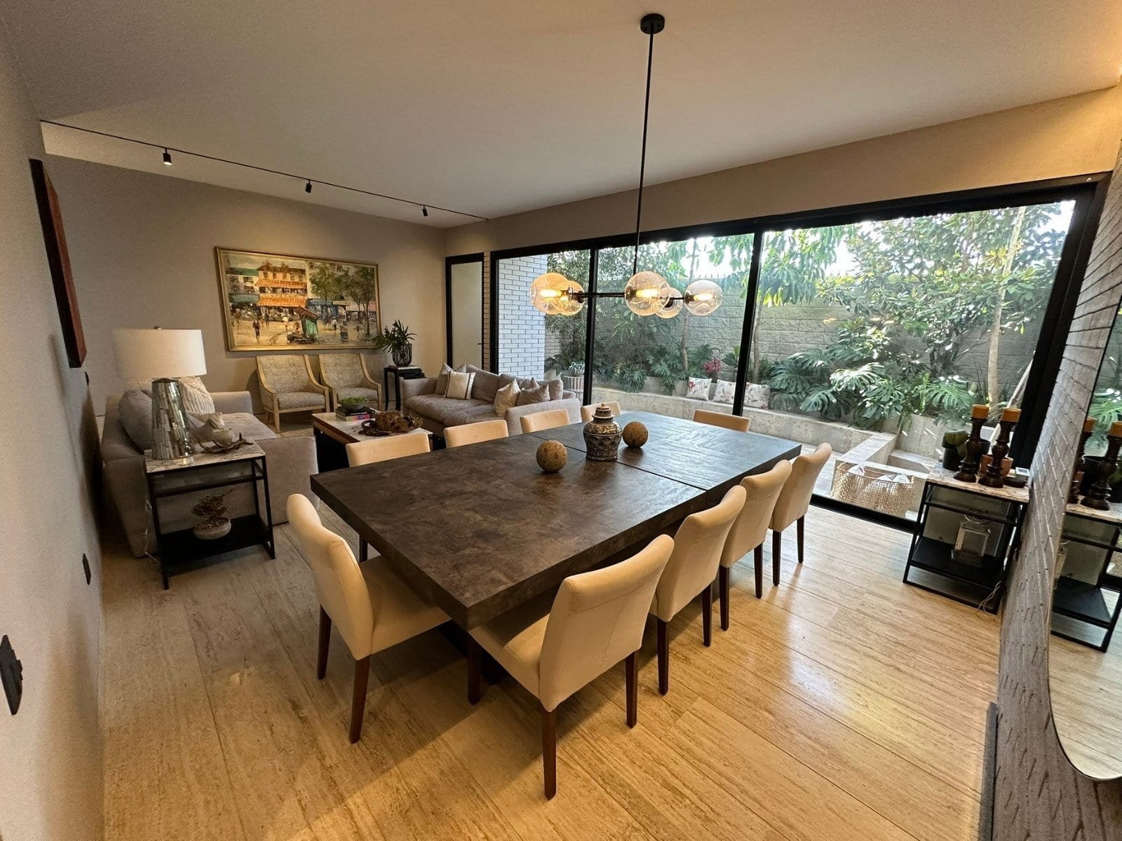 comedor de casa en residencial mayorazgo.