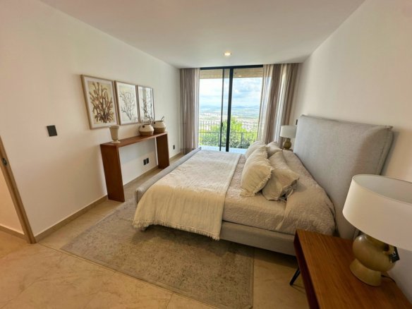 recamara principal de casas en Zibata con jardín amplio de 90m2!