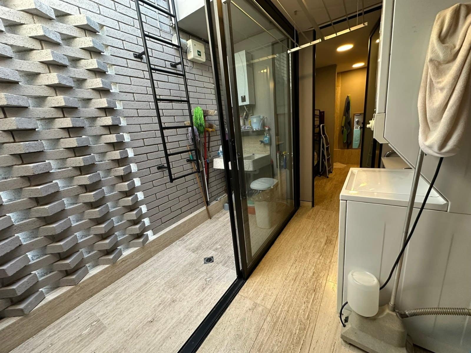 cuarto de servicio de casa en residencial mayorazgo.
