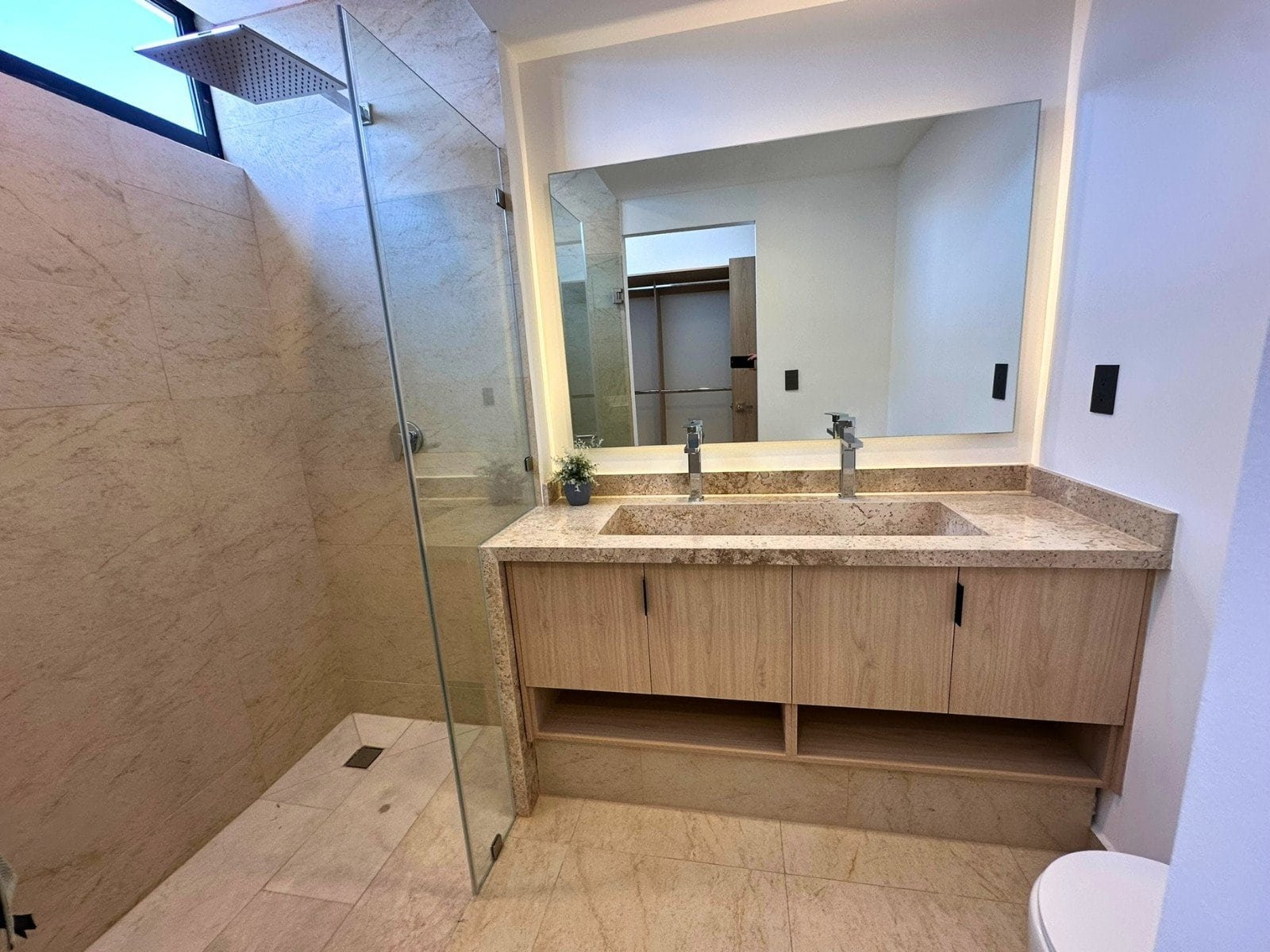 baño principal de casas en Zibata con jardín amplio de 90m2!