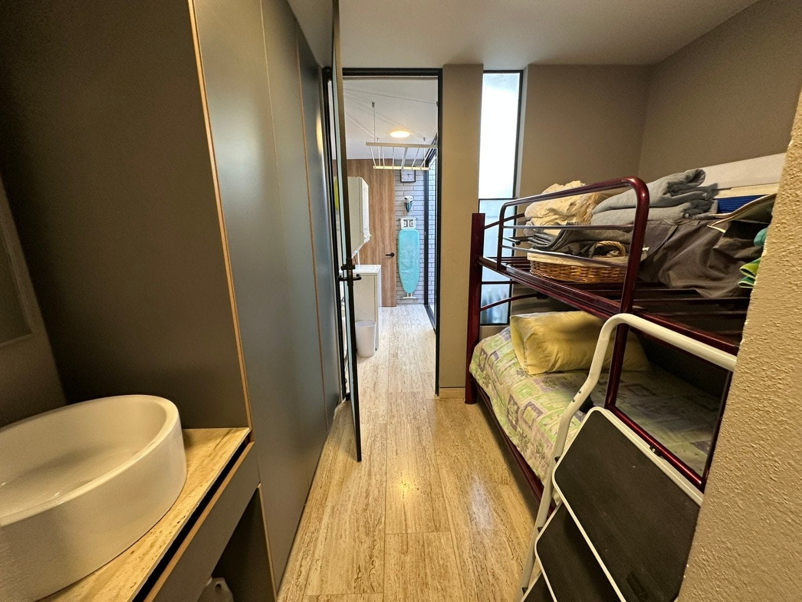 baño de servicio de casa en residencial mayorazgo.
