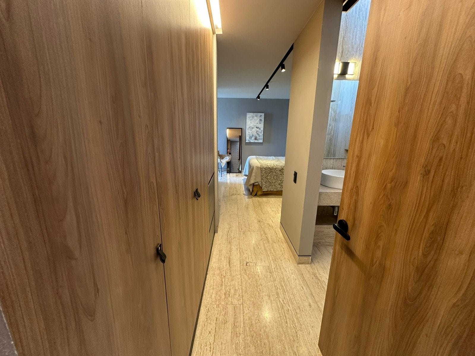 vestidor 1 de casa en residencial mayorazgo.