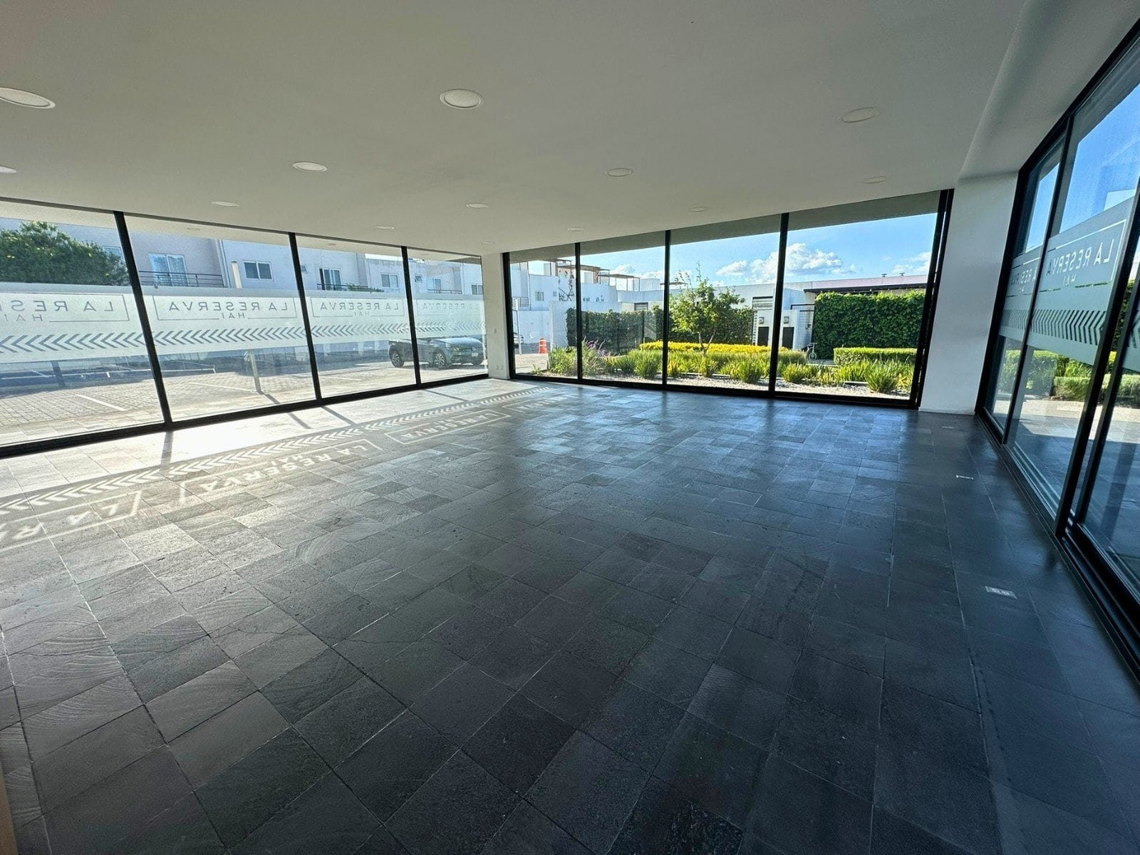 salon de eventos de casas en Zibata con jardín amplio de 90m2!