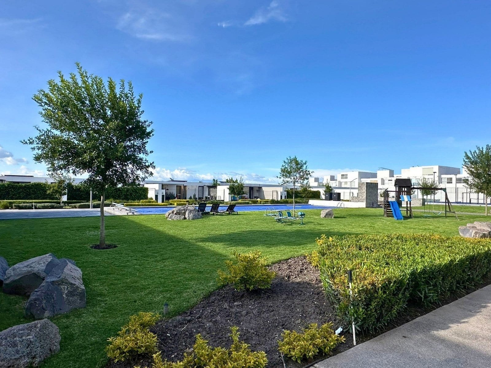 amenidades de casas en Zibata con jardín amplio de 90m2!