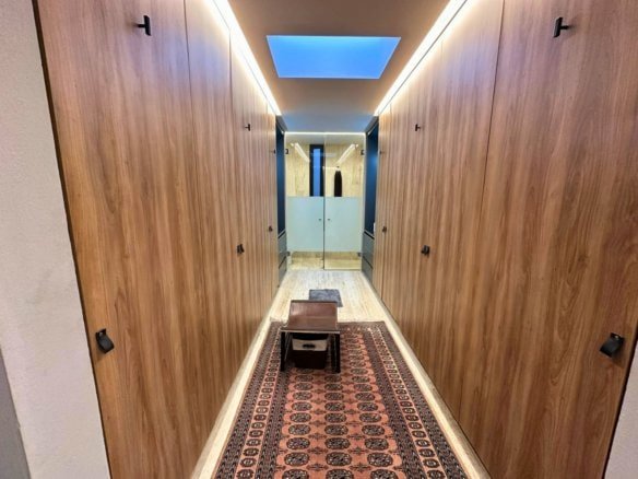 vestidor principal de casa en residencial mayorazgo.