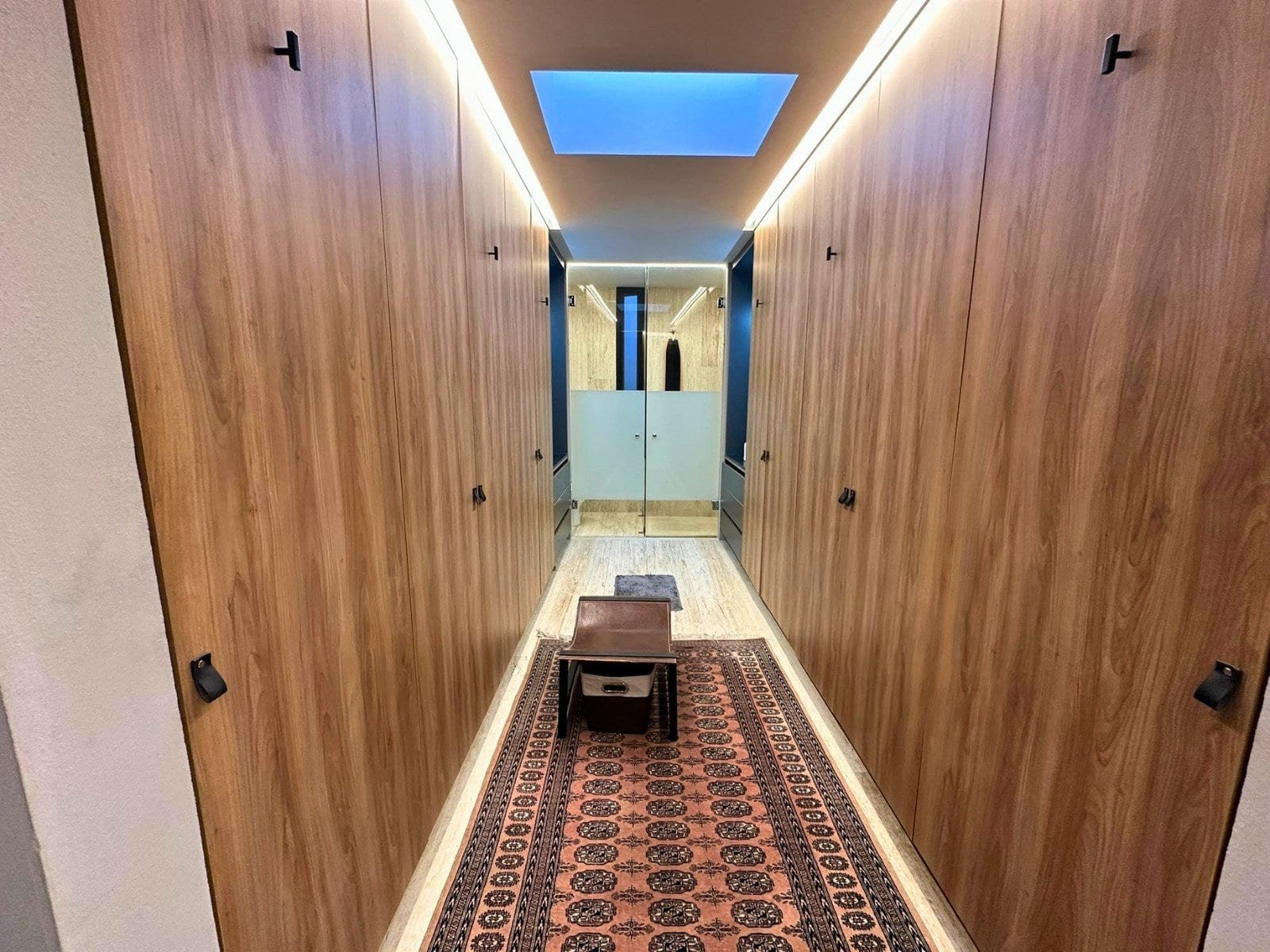 vestidor principal de casa en residencial mayorazgo.