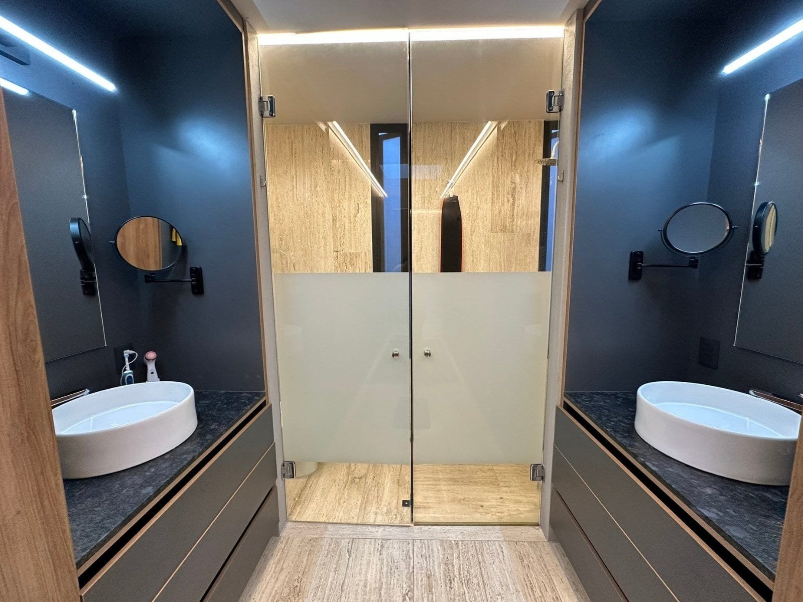 baño principal de casa en residencial mayorazgo.
