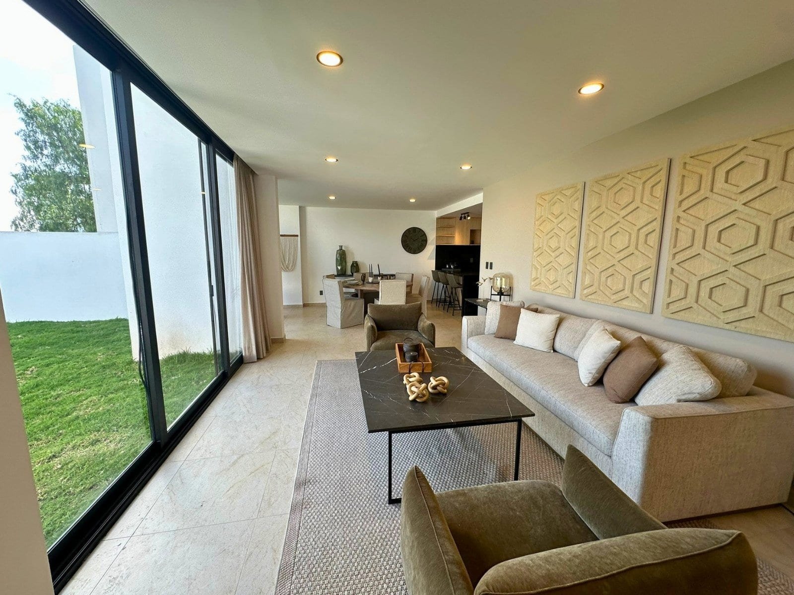 planta baja de casas en Zibata con jardín amplio de 90m2!