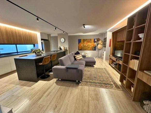sala de TV de casa en residencial mayorazgo.