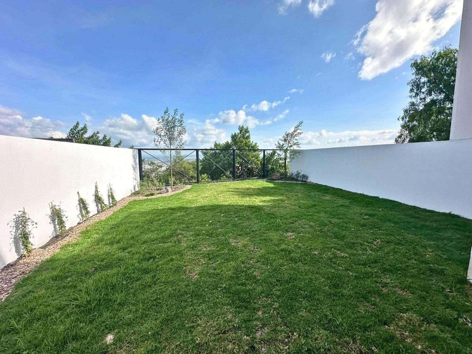 jardin grande de casas en Zibata con jardín amplio de 90m2!