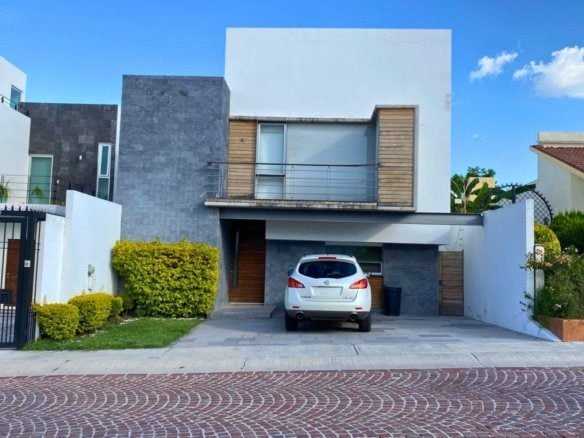fachada de casa de oportunidad en cumbres del lago